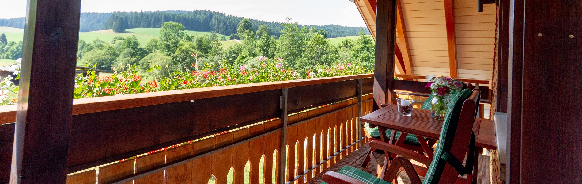 SLIDER: Ferienwohnung Kamille mit Ausblick vom Balkon